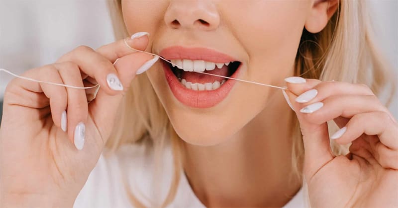 فواید نخ دندان کشیدن چیست؟