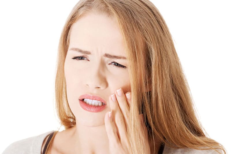 علت حساسیت دندان ها بعد از نصب لمینت چیست؟